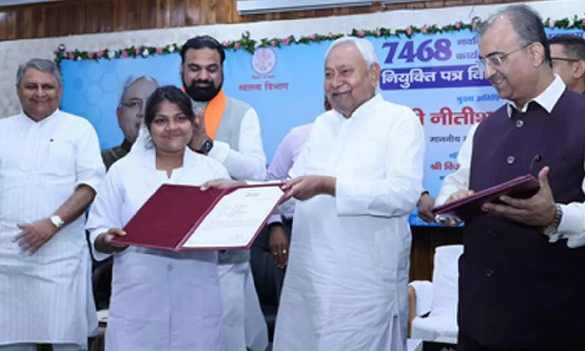 CM Nitish Kumar distributes appointment letters to 7,468 ANMs CM Nitish Kumar distributes appointment letters to 7,468 ANMs