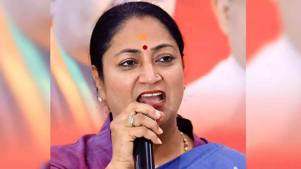 Delhi CM seeks UP counterpart’s help to check illegal sand mining in Yamuna Delhi CM seeks UP counterpart’s help to check illegal sand mining in Yamuna