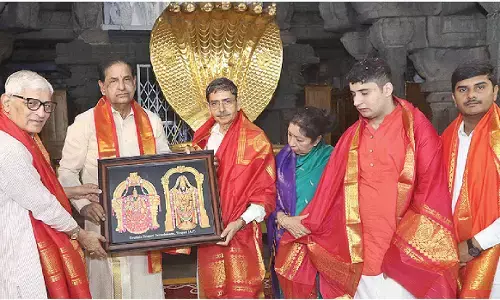 TN Guv offers prayers to Lord Balaji