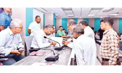 GHMC boss tells officials to resolve Prajavani complaints on warfooting