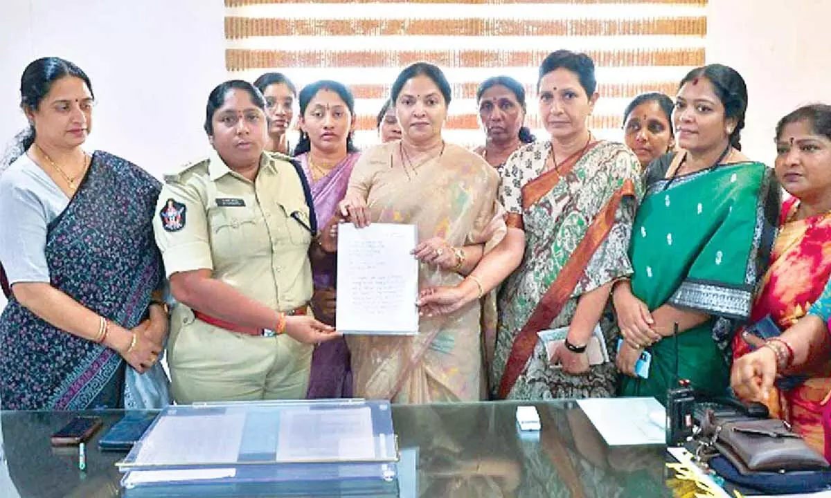 Tensions flare up in Nellore over Prasanna’s abusive talk