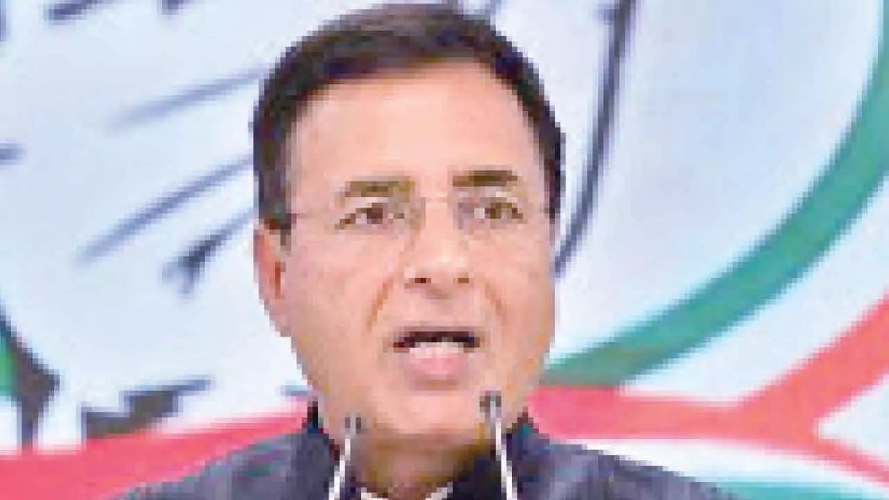 Leadership change not an issue, Cong high command decides such matters: Surjewala Leadership change not an issue, Cong high command decides such matters: Surjewala