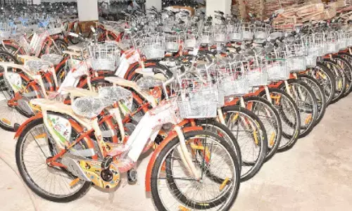 Bandi Sanjay to launch distribution of 20K bicycles today