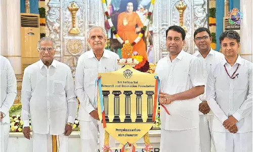 Devotees pay homage to Bhagwan Sai Baba
