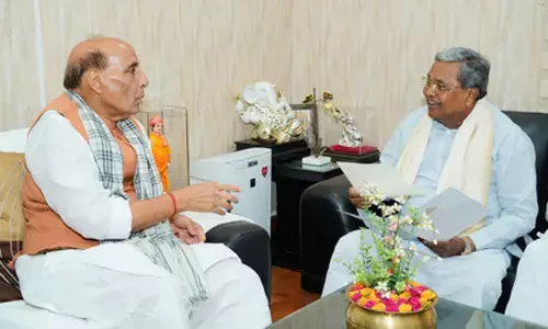 Ktaka CM meets Rajnath Singh, demands allocation of land for critical infra projects in Bluru