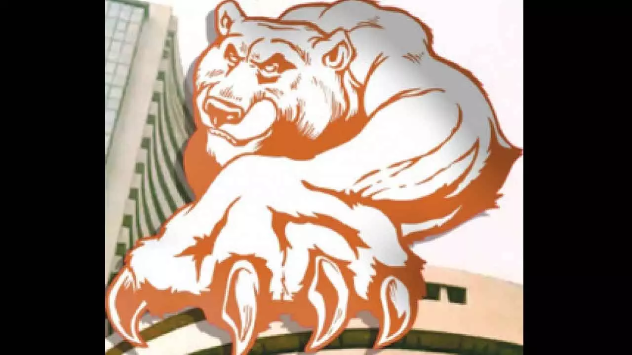 FII outflows take a toll on indices for 4th session