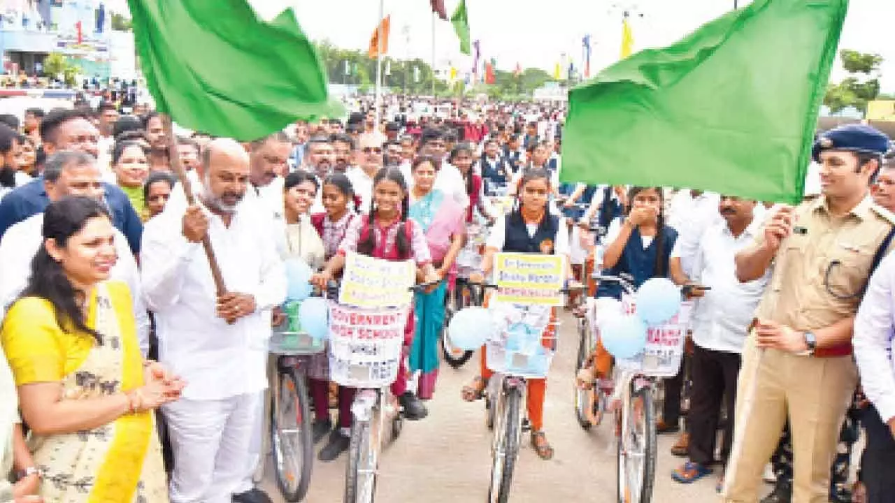 Bandi distributes 20,000 cycles to Class 10 students
