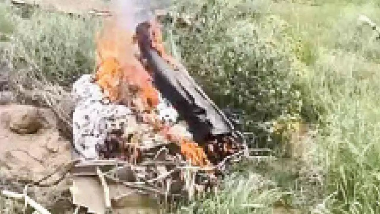 Two pilots killed in IAF jet crash near Churu in Raj Two pilots killed in IAF jet crash near Churu in Raj