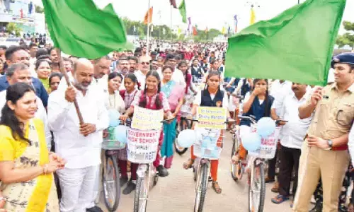 Bandi distributes 20,000 cycles to Class 10 students