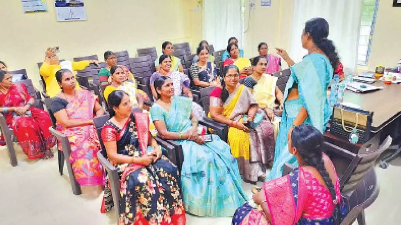 Form Cong committees at all levels: Srilatha Reddy