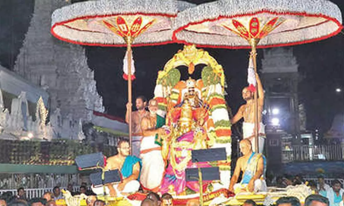 Lord Malayappa rides on Garuda Vahanam Lord Malayappa rides on Garuda Vahanam