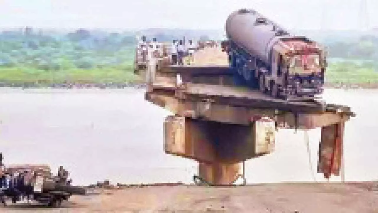 Guj bridge collapse toll 15: Oppn glare on ‘BJP’s loot raj’ Guj bridge collapse toll 15: Oppn glare on ‘BJP’s loot raj’