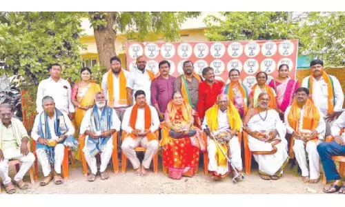 BJP felicitates teachers on Guru Pournami