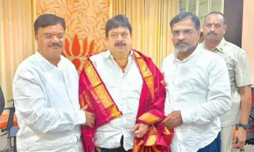Khammam party leaders meet BJP chief