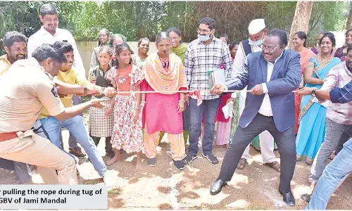 Tug of war with collector in PTM