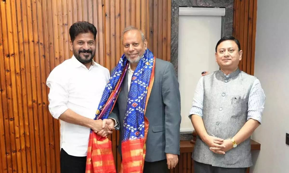 PMs Economic Advisory Council Chairman Meets CM Revanth Reddy