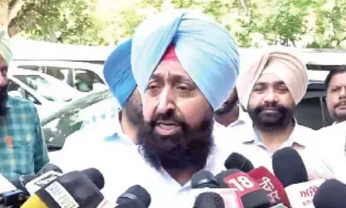 Punjab Assembly witnesses unruly scenes, Cong MLAs stage walk out