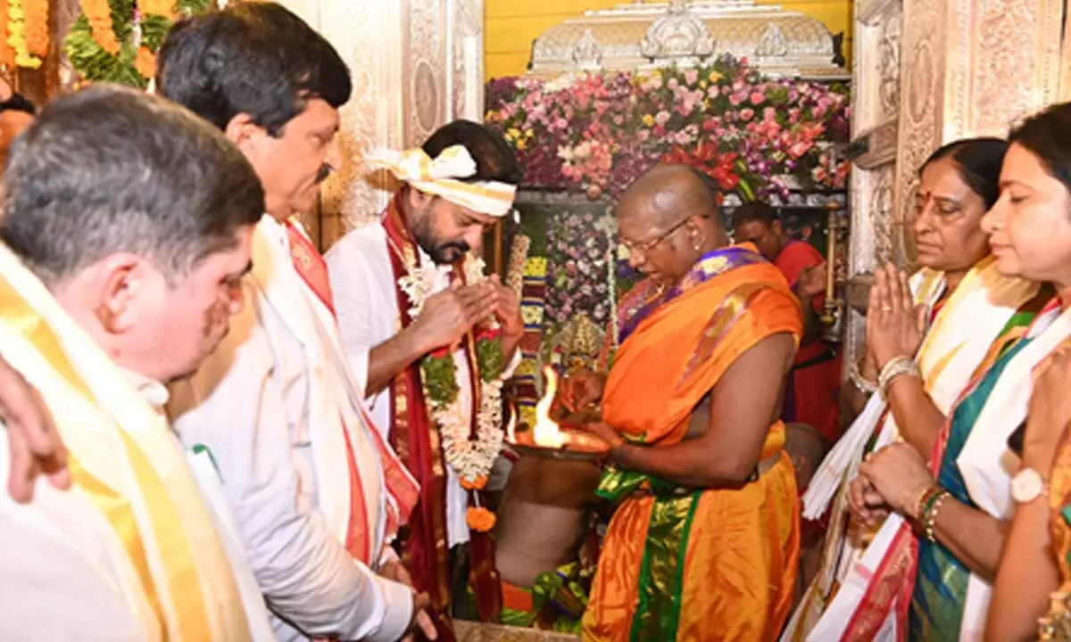 CM Revanth Reddy attends Ujjaini Mahankali Bonalu, offers silk robes CM Revanth Reddy attends Ujjaini Mahankali Bonalu, offers silk robes