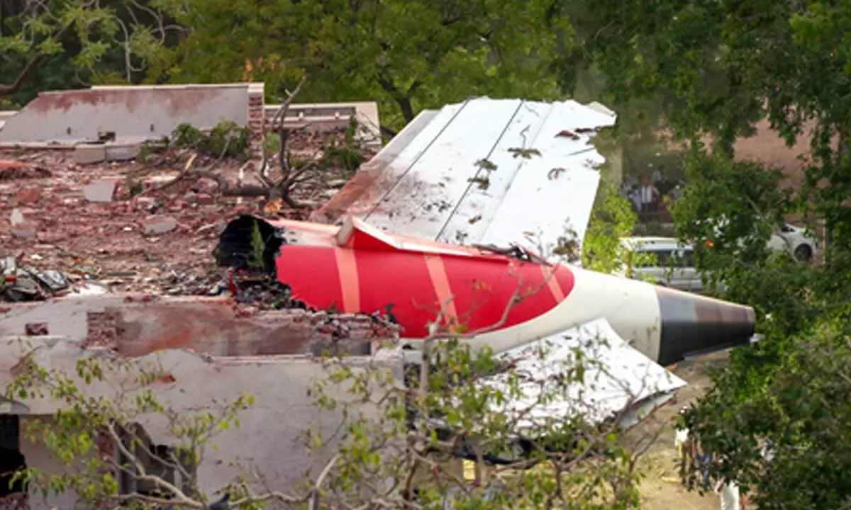 Pilots unions say its unfair to blame Air India crew for plane crash Pilots unions say its unfair to blame Air India crew for plane crash