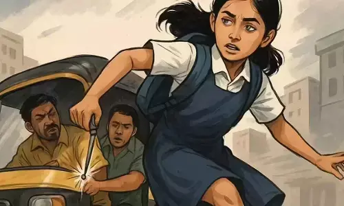 Girl foils kidnapping bid; attacks driver with compass