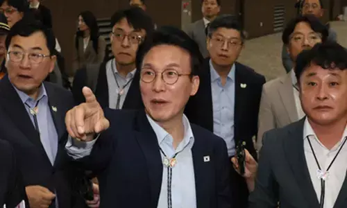 South Korean PM welcomes protesting medical students return to school as big step forward