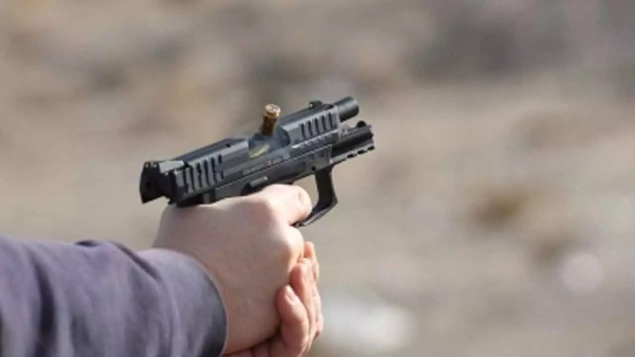 Bike-borne miscreants shoot one dead, injure another in Bihars Begusarai Bike-borne miscreants shoot one dead, injure another in Bihars Begusarai