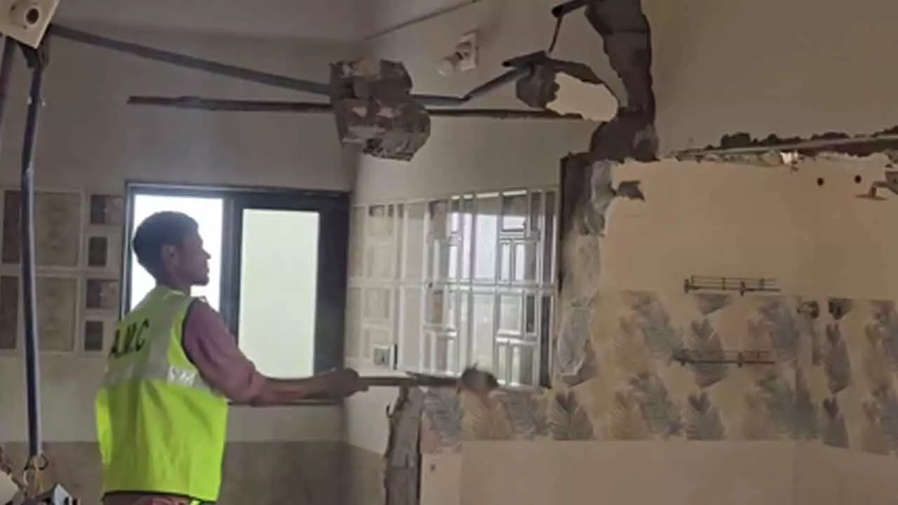 Ahmedabad: crackdown on Rs 100 crore Waqf land scam linked to Salim Jumma Khan Ahmedabad: crackdown on Rs 100 crore Waqf land scam linked to Salim Jumma Khan