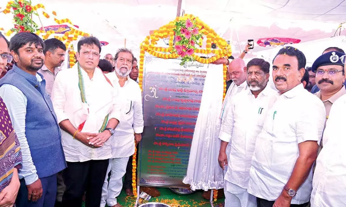 Minister unveils many devpt progs in Mancherial