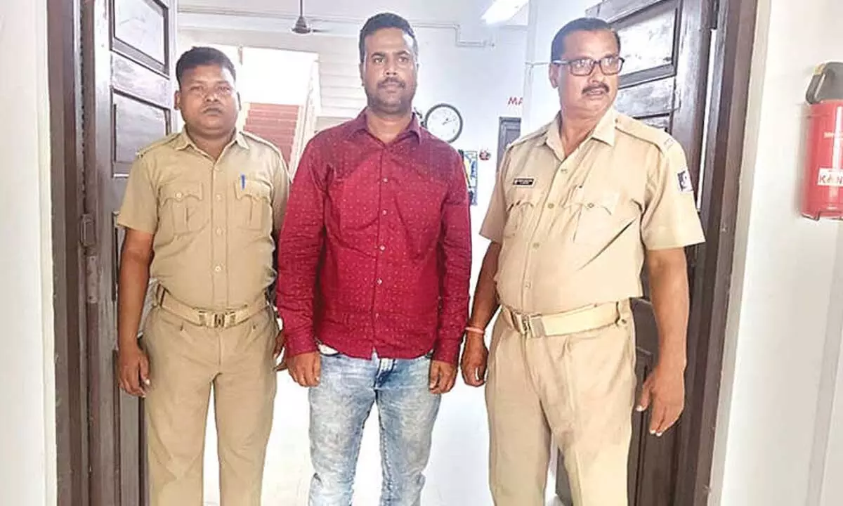 Realtor arrested for swindling Rs 5 cr from 200 people Realtor arrested for swindling Rs 5 cr from 200 people