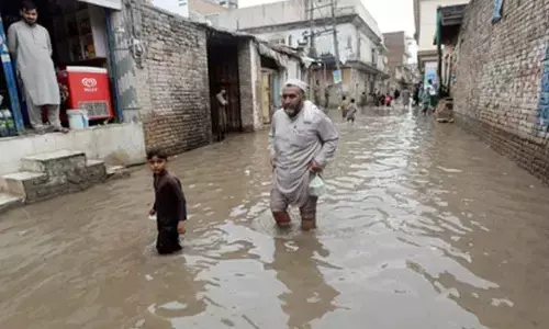 Pakistan: Failure to clean clogged drains raises public concerns during monsoon