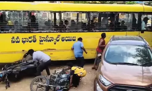 Fitness-Less School Bus Sparks Panic in Telangana Chowrasta, Bikers Escape Narrowly