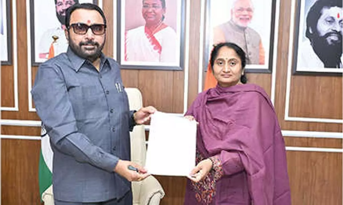 Savitha seeks ‘Arogya Bala Ayur Andhra’ project Savitha seeks ‘Arogya Bala Ayur Andhra’ project