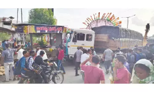 Speeding lorry causes havoc in Choutuppal