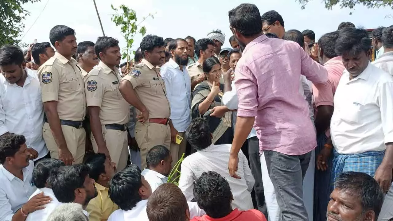 Farmers Protest in Aiza Mandal Over Seed Cotton Procurement; Traffic Blocked for 3 km