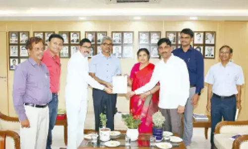 Plea to expedite rly development works