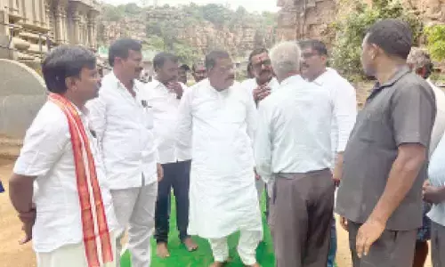 Kotla offers prayers at Narasimha Swamy temple