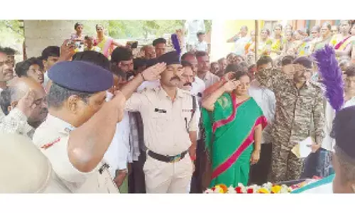 Paritala Sunitha pays tributes to CRPF jawan Murali