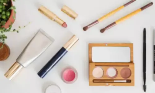 Master the Art of Makeup: Top 10 Do’s and Don’ts for a Flawless Look