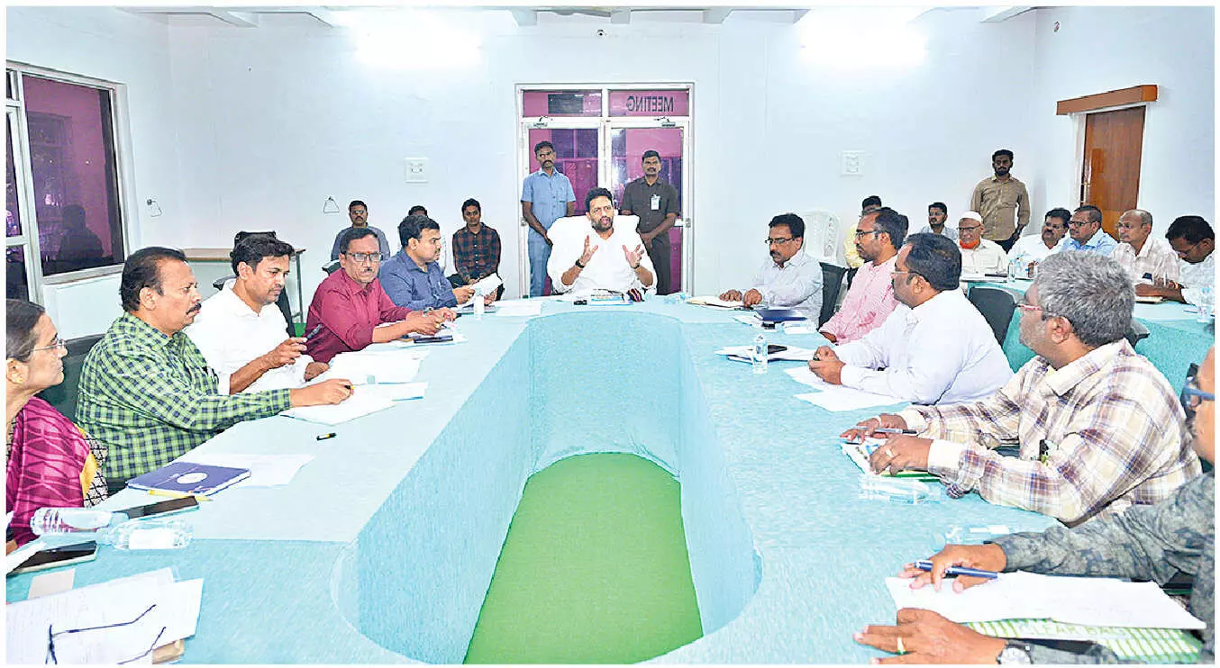 Minister calls for makeover of Kurnool Minister calls for makeover of Kurnool