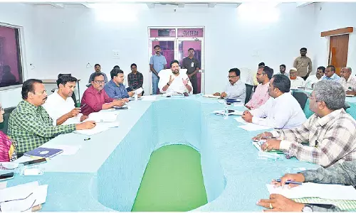 Minister calls for makeover of Kurnool