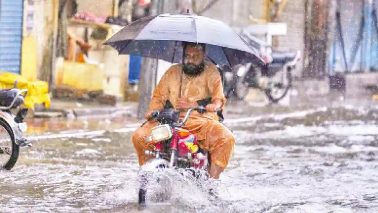Heavy rain forecast for AP, Telangana amid southwest monsoon activity Heavy rain forecast for AP, Telangana amid southwest monsoon activity