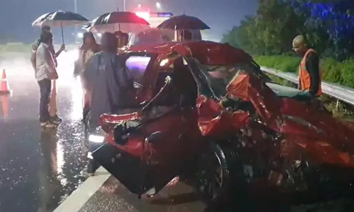 Four killed in a lorry and car collision in Rangareddy district