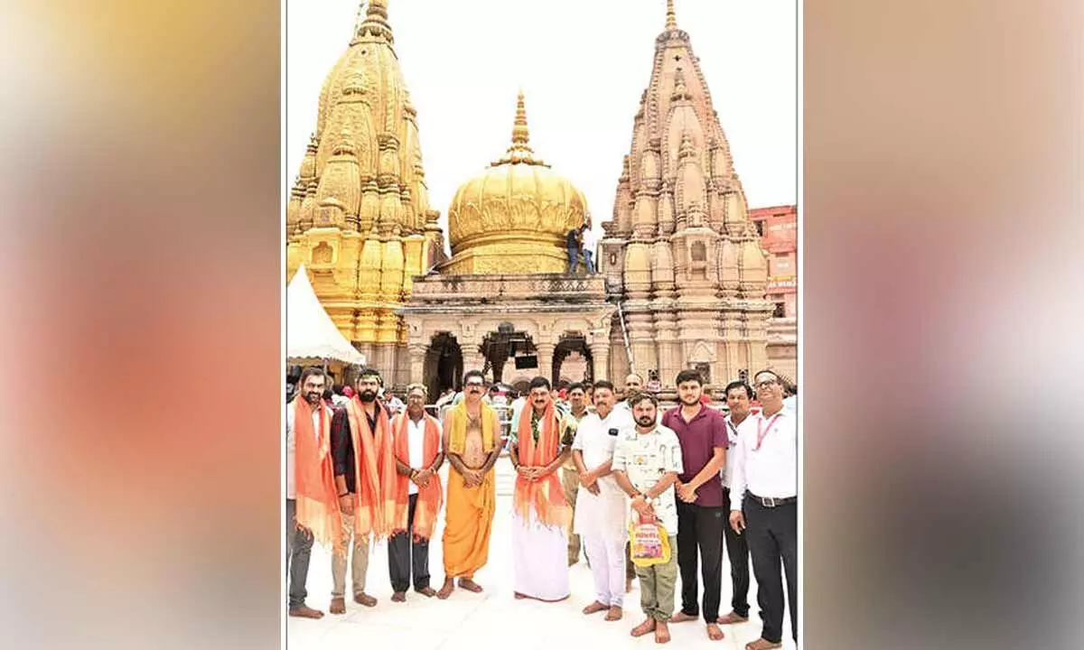 Union Min Varma visits Kashi Vishwanath temple