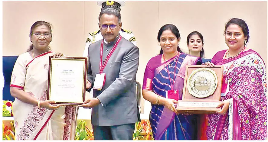 MCT bags Super Swachh League award
