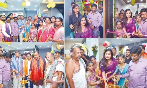 Minister Komatireddy Venkat Reddy Inaugurates SRH Family Salon