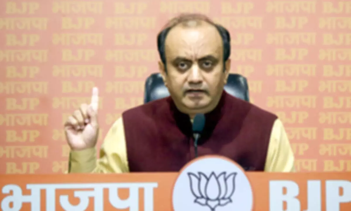 BJP targets Gandhi family over corruption allegations; questions LoP Rahuls post supporting Vadra BJP targets Gandhi family over corruption allegations; questions LoP Rahuls post supporting Vadra