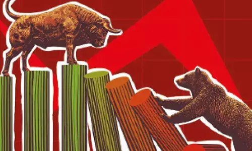 Bank stocks, FII outflows drag markets lower