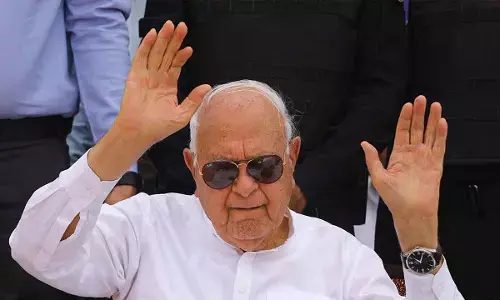 Farooq hails Cong for taking up  J-K Statehood issue with PM