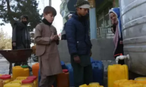 Severe water crisis grips Kabul, residents urge interim govt to expand supply