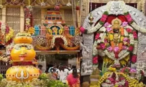 Devotees flock to Lal Darwaja for Mahankali Bonalu Celebrations